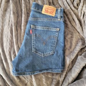 Levis shorts size 25 high waist